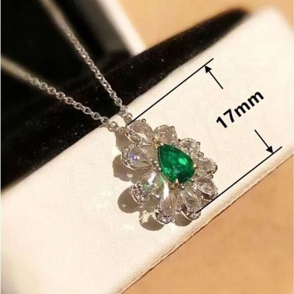 The Emerald Passion pendant in 925 and cubic zirconia - Picture 5 of 12